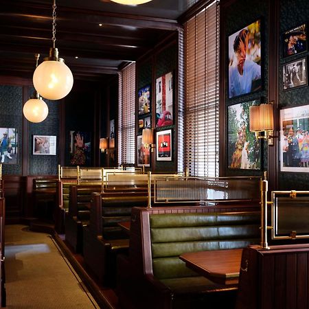 Nomad London Hotel Bagian luar foto Interior of a typical PF. Chang's