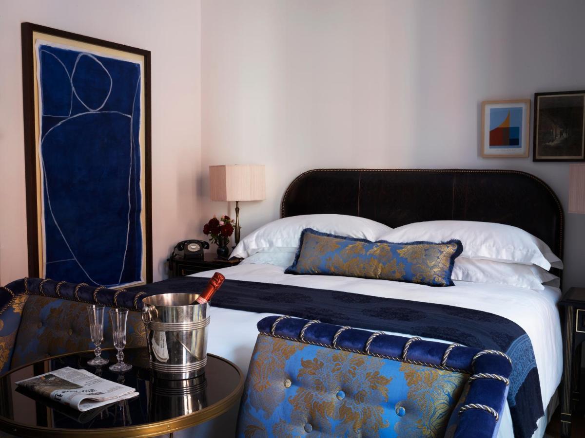 Nomad London Hotel Bagian luar foto A bedroom at the Standard East Village