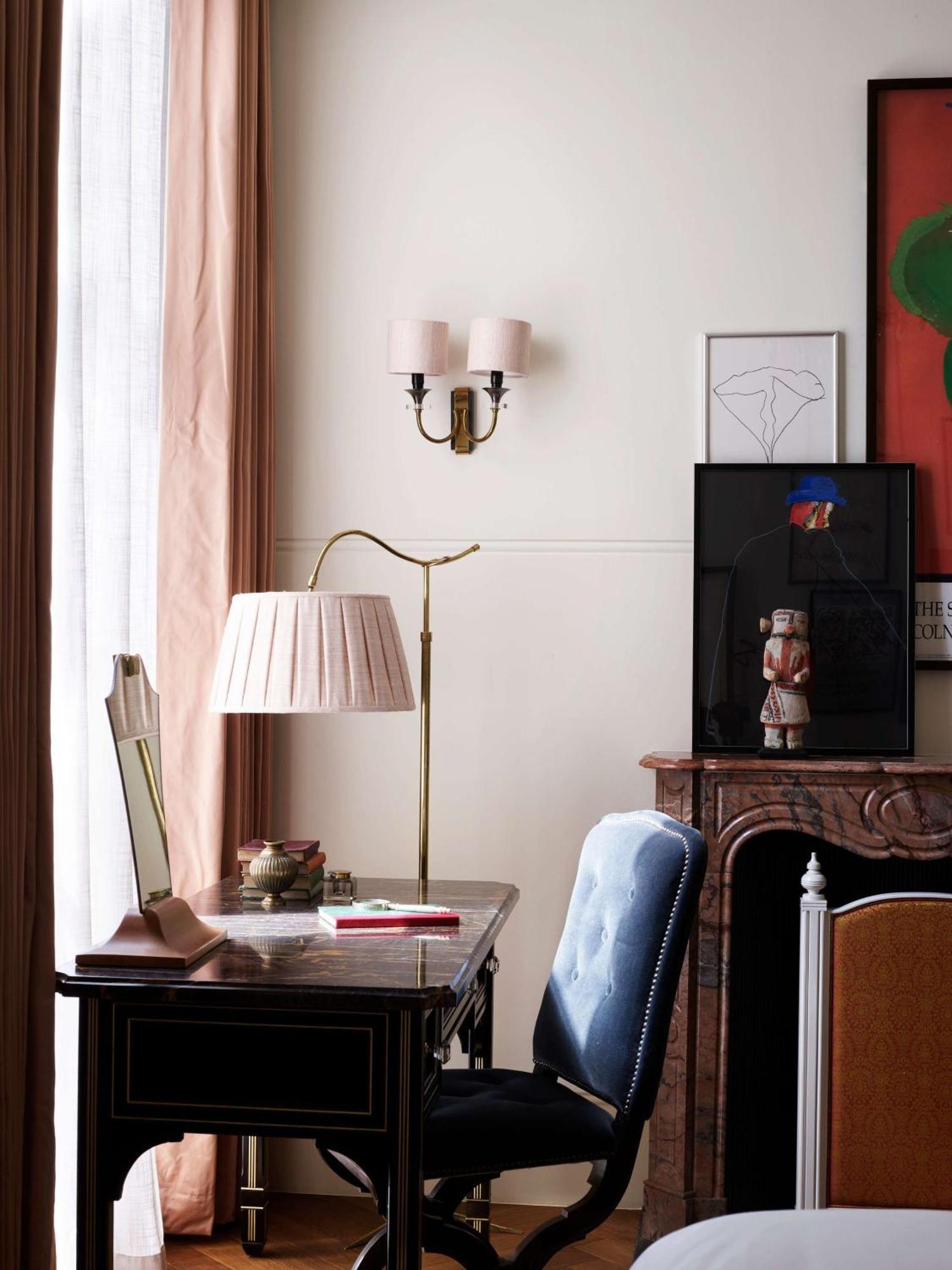 Nomad London Hotel Bagian luar foto A wall light