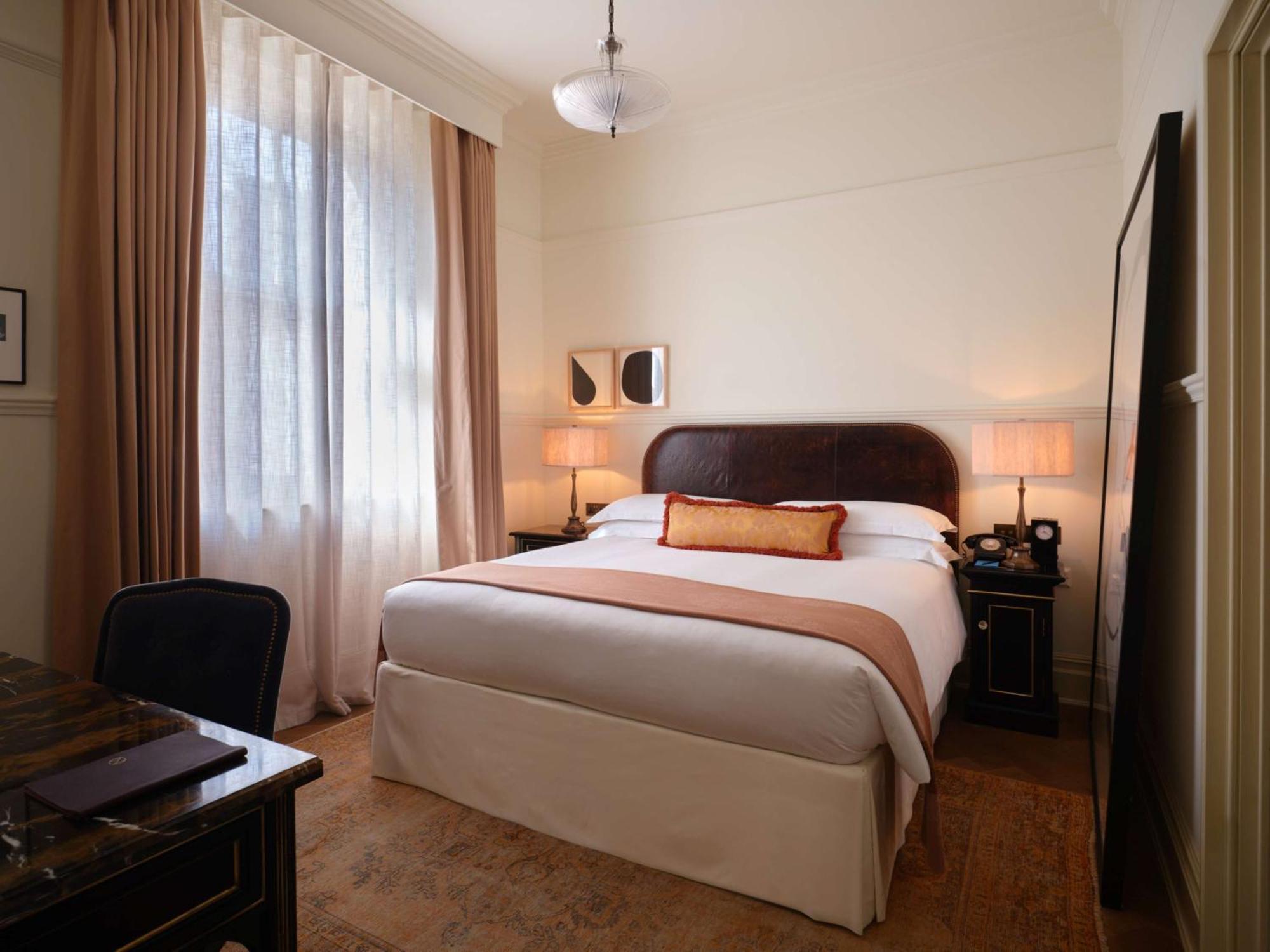 Nomad London Hotel Bagian luar foto A room at the hotel